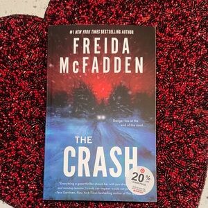 The Crash by Freida McFadden Book - Brand NEW 📕